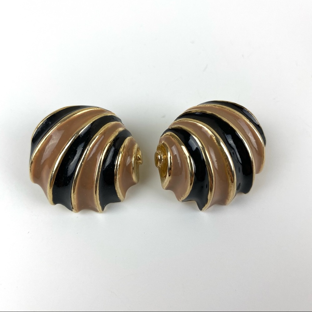 Vintage Seashell Enamel & Goldtone Earrings